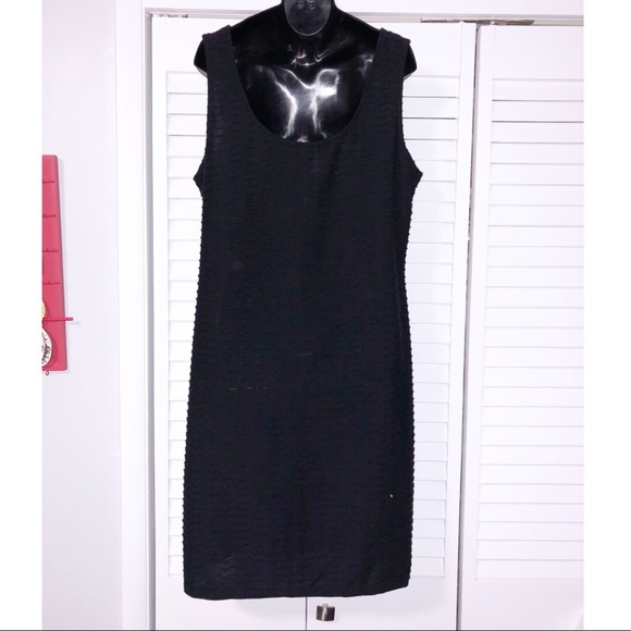 Black dress - Picture 3 of 5